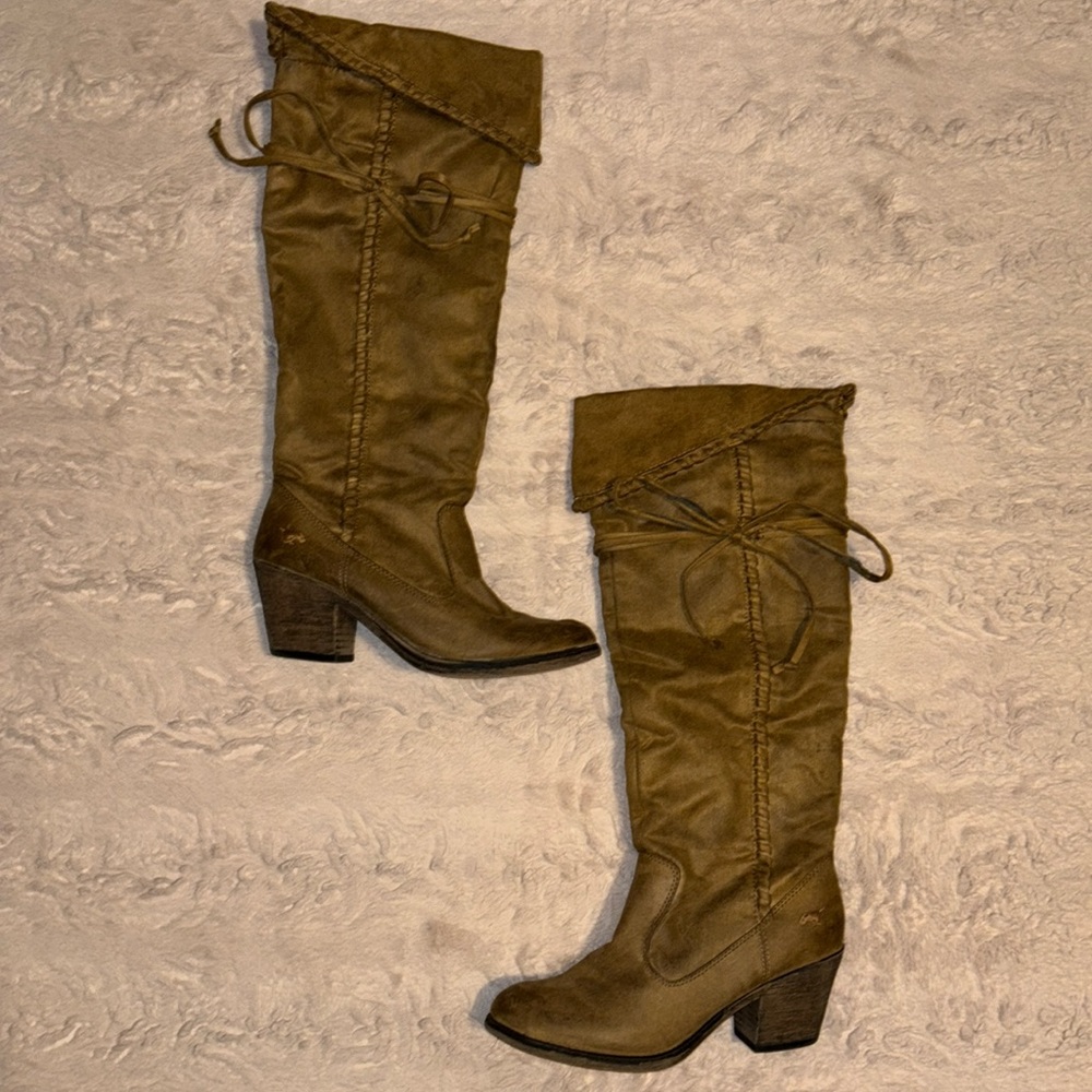 Rocket Dog size 6.5 Boots